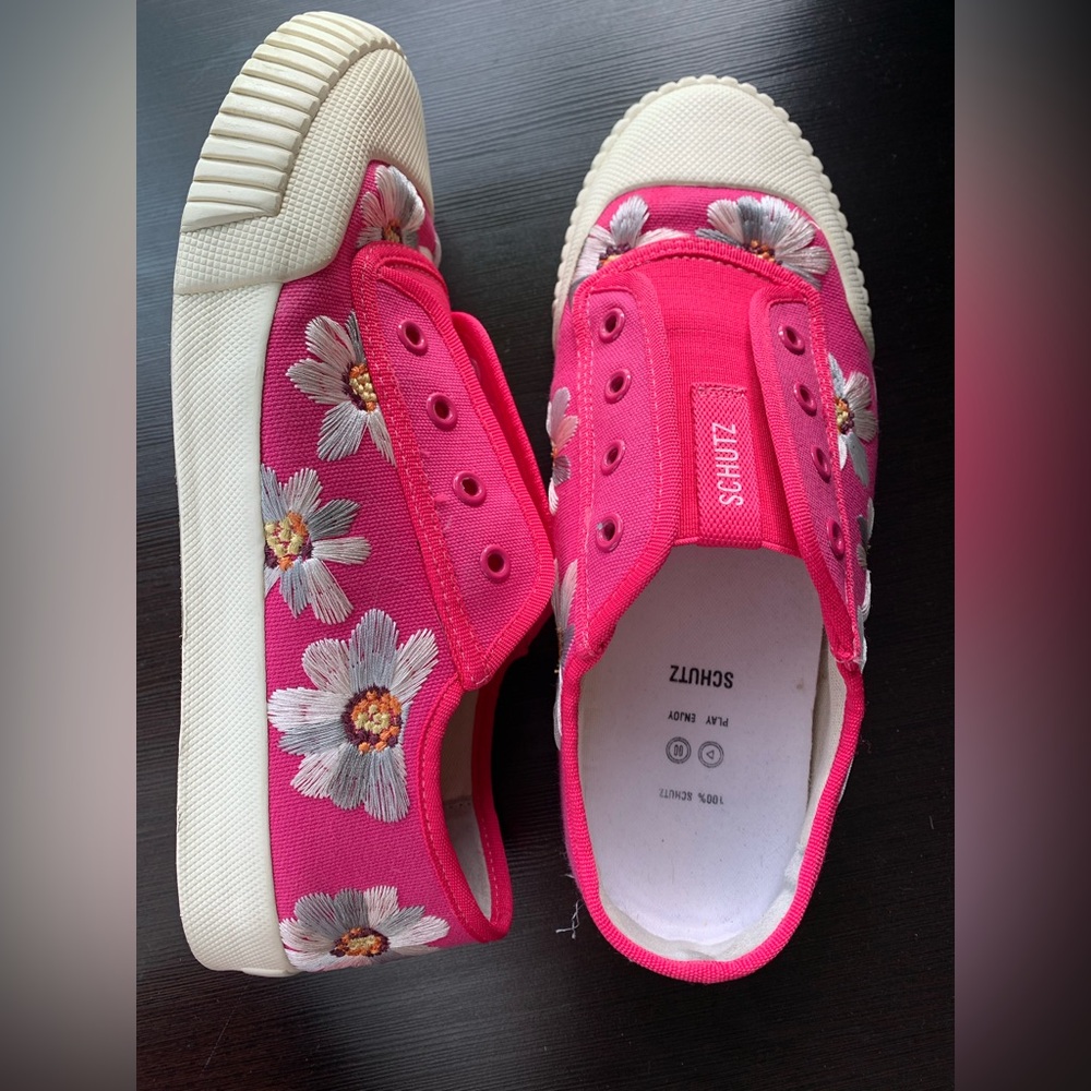 Schutz Smash Pink Floral Daisy Slip-On Sneakers EU 39 / BR 37 – Rose Garden Core